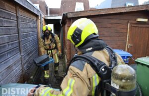 Veel schade aan schuur na brand in fietsaccu Kalfjeslaan Delft