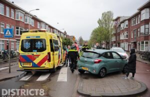 Voetganger zwaargewond na aanrijding met auto Mient Den Haag