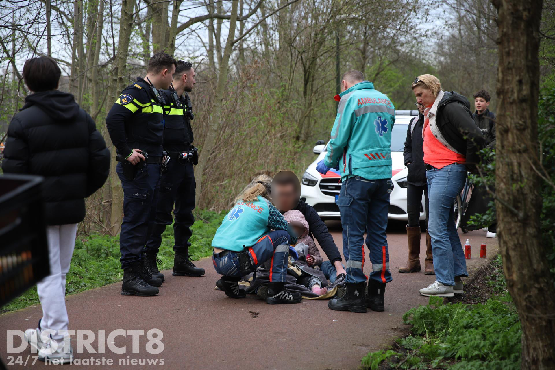 Meisje vast met voet tussen fietsspaken Daal en Bergselaan Den Haag