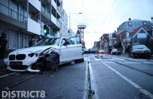 Veel schade en meerdere voertuigen betrokken bij zware aanrijding Hobbemastraat Den Haag