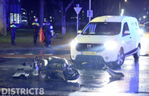 Gewonde bij flinke aanrijding tussen scooter en busje Buitenhofdreef Delft