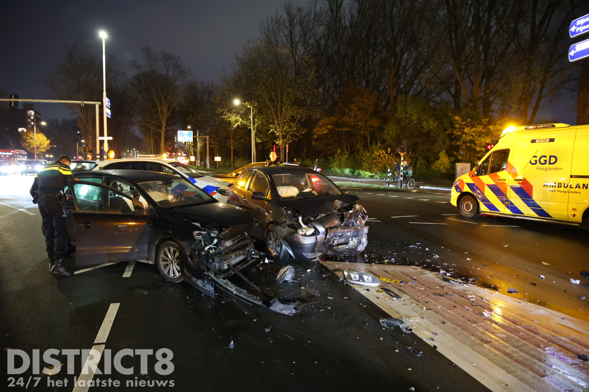 Veel schade na aanrijding op druk kruispunt Westlandseweg Delft