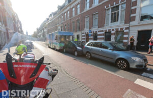 Veel schade en gewonde na kop-staartbotsing tussen drie voertuigen