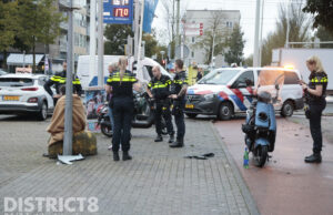 Scooterrijdster gewond na botsing met auto Erasmusweg Den Haag
