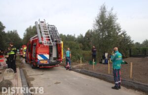 Brandweer rukt uit voor kleding langs het water Valutapad Den Haag