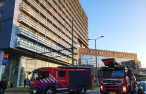 Bankstel in brand op 14e etage van studentenflat Stationsplein Den Haag