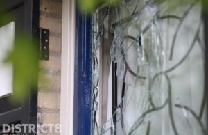 Raam beschadigd na explosie Kurt Weillstraat Delft