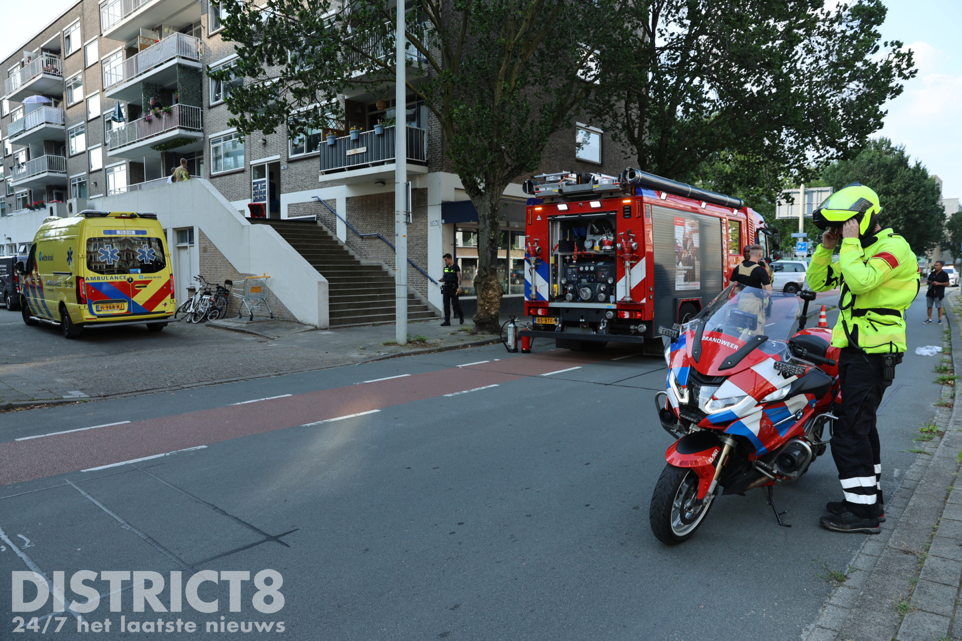 Bewoner inhaleert rook tijdens woningbrand aan de Escamplaan Den Haag