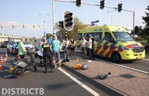 Scooterrijder gewond na ongeval met busje Burgemeester Elsenweg Naaldwijk