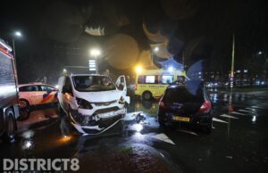 Veel schade na botsing tussen bestelbusje en personenauto Groen van Prinstererlaan Den Haag