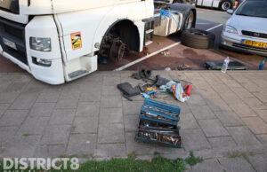 Man zwaargewond geraakt nadat krik onder vrachtwagen het begeeft A4 Den Hoorn