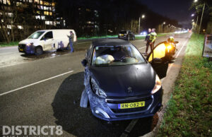 Keren waar dit niet mag eindigt in schade aan voertuigen Prinses Beatrixlaan Delft