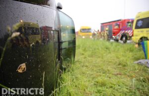 Zonde! 26 jaar oude Porsche Carrera 4S raakt van de weg A4 Schipluiden