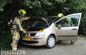 Automobilist laat oververhitte auto achter Mr. P. Droogleever Fortuynweg Den Haag