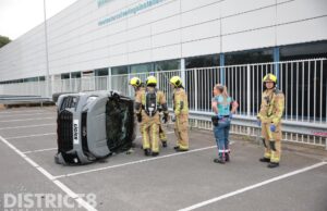 Brommobiel eindigt op zijn kant na eenzijdig ongeval Laan van Poot Den Haag