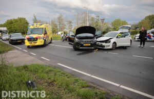Gewonde en flinke schade bij aanrijding Poeldijkseweg Den Haag