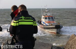 Hulpdiensten rukken uit voor vermiste kitesurfer Havenhoofd Scheveningen