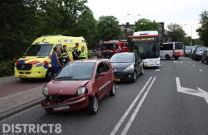 Gewonden na kop-staart botsing tussen busje, brommobiel, auto en stadsbus Soestdijksekade Den Haag