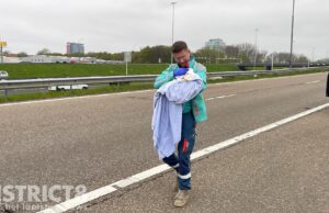 Vrouw bevalt van dochter op snelweg A13 Delft