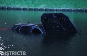 Automobiliste raakt met auto te water Laan van Waalhaven Den Haag