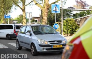 Fietser steekt straat over en wordt geschept Bonairestraat Delft