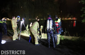 Brandweer zoekt naar te water geraakte vrouw Randveen Den Haag