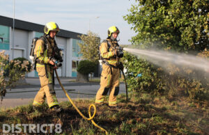 Gestunt met vuurwerk zorgt voor fikse bermbrand Vrij-Harnasch Den Hoorn