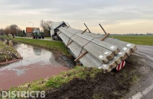 Trailer raakt van de weg tijdens keeractie Abtswoude Schipluiden