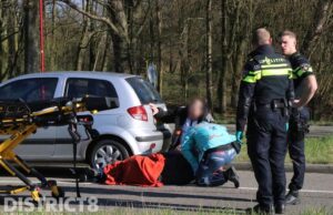 Motorrijder raakt gewond nadat hij onderuit gaat op de Meerzichtlaan Zoetermeer
