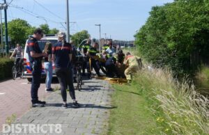 Man met scootmobiel raakt te water Laan van Nootdorp Nootdorp