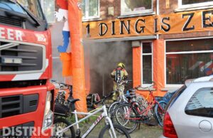 Twee gewonden bij grote brand in oranjestraatwoning Marktweg Den Haag