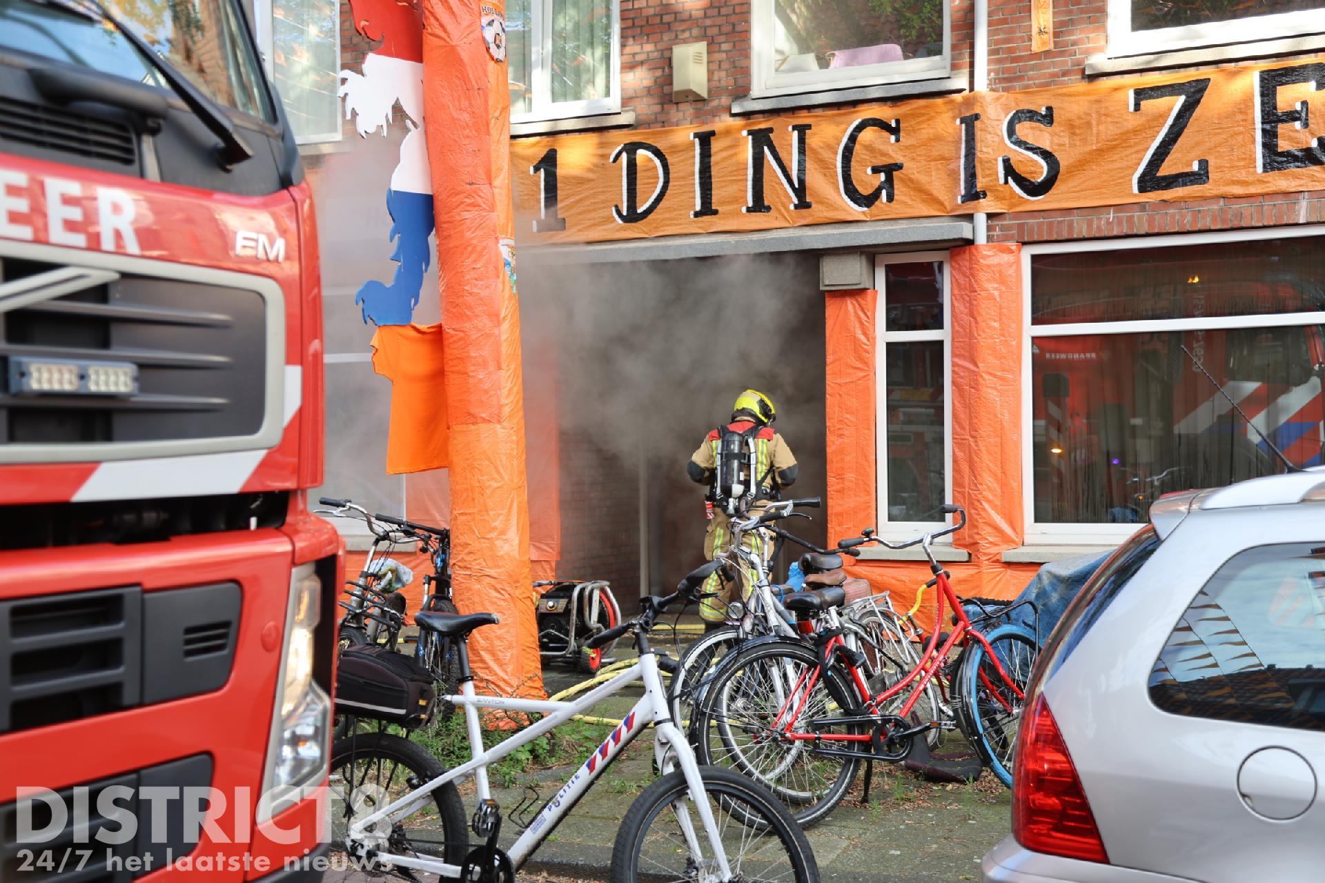 Grote brand in de woning aan de Oranjestraat aan de Marktweg Den Haag