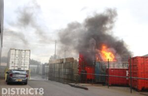Flinke rookontwikkeling bij brand in container Maasdijkseweg Wateringen