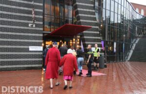 Brandweer schaalt op naar ‘Grote Brand’ bij brand in appartementencomplex Duitslandlaan Zoetermeer