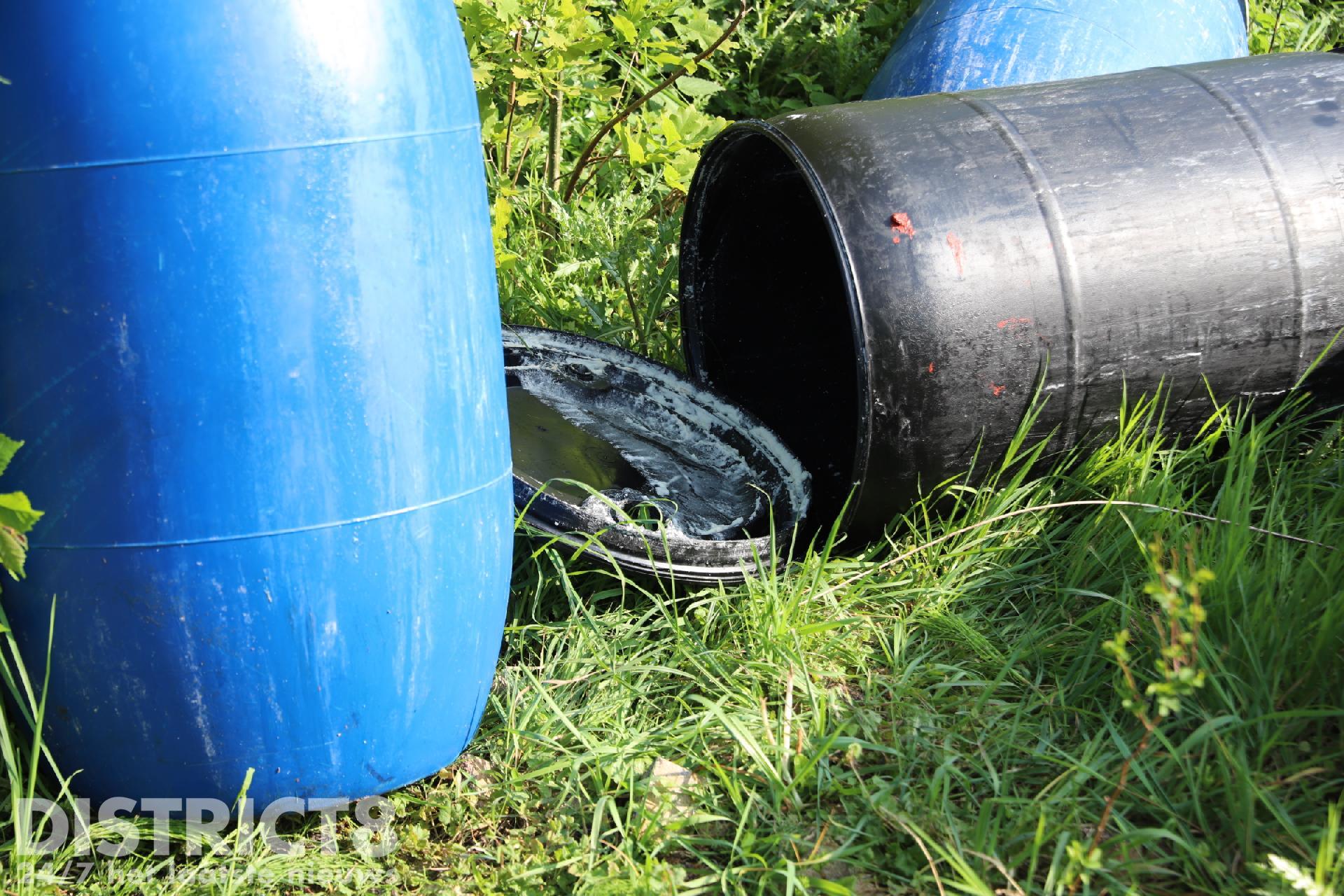 Diverse blauwe tonnen gevonden Jan uit Oudeweg Delft