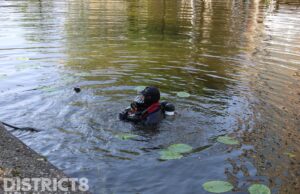 Brandweerduikers zoeken naar drenkeling na aantreffen scooterhelm Zuidwal Den Haag
