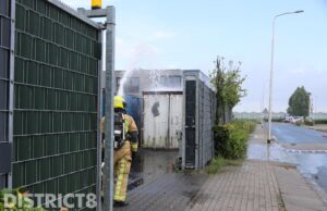 Brandende container met accu’s op terrein van autodemontagebedrijf Spiegelstraat Nootdorp