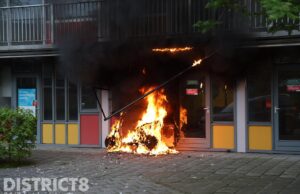 Scooterbrand slaat over naar leegstaand pand Catharina van Rennesstraat Den Haag