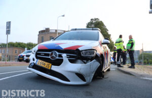 Politieagent botst op rijdende tram Escamplaan Den Haag