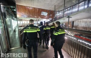 Verwarde man met verzet aangehouden Spui in Den Haag