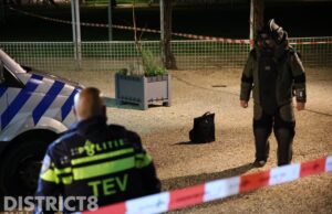 EOD doet onderzoek naar verdacht pakketje; verdachte aangehouden Helena van Doeverenplantsoen Den Haag