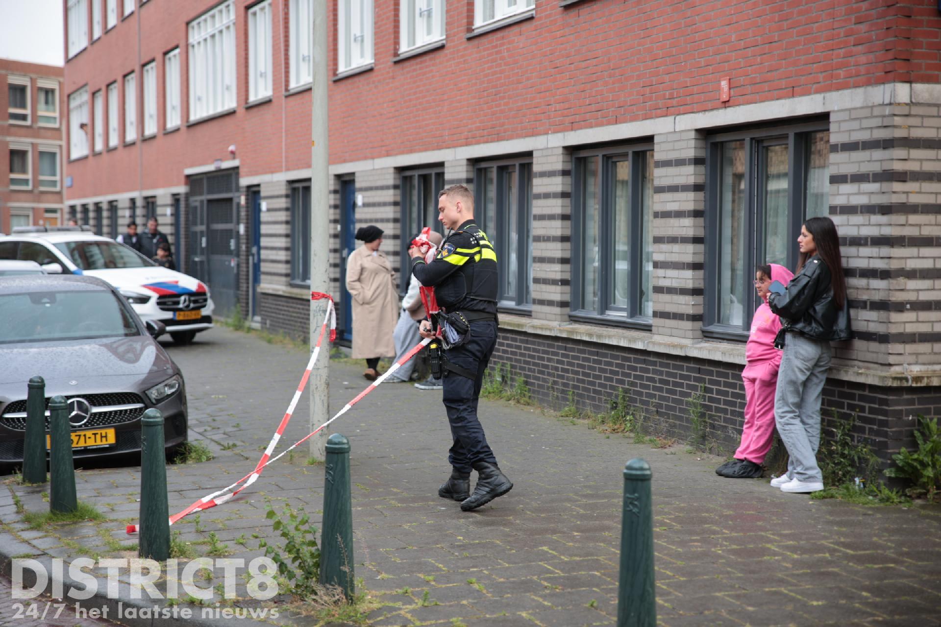 Politie Doet Onderzoek Na Melding Woningoverval Pieter Lastmanstraat ...