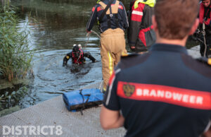 Kleding en ring langs waterkant zorgt voor inzet hulpdiensten Overwest Zoetermeer
