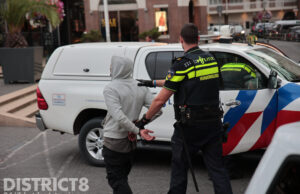 Overlastgevende man aangehouden door politie Gevers Deynootplein Den Haag
