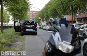 Motorrijder knalt achterop taxibus en raakt gewond Laan van Wateringseveld Den Haag