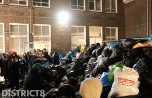 Inwoners Den Haag zamelen spullen in voor aardbeving in Turkije en Syrië Kempstraat Den Haag