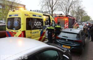 Dronken man raakt te water en wordt gered door de politie Bierkade Den Haag