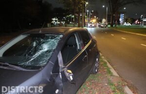 Bezorger op de fiets aangereden door auto op kruising Voorhofdreef Delft