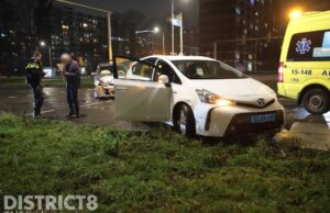 Schade bij aanrijding tussen drie voertuigen Prinses Beatrixlaan Delft