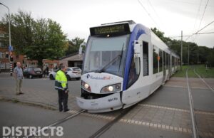 Tramverkeer gestremd na aanrijding tussen tram en auto Fruitweg Den Haag
